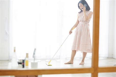 Natural Wood Floor Cleaners: The Best Eco-Friendly Options for a Greener Home